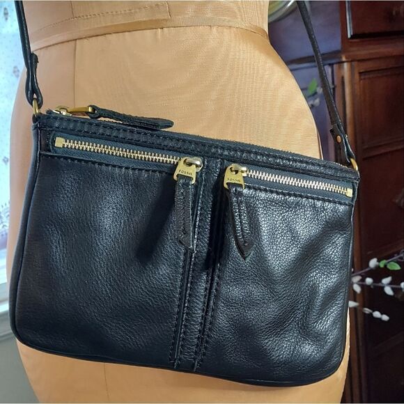 Fossil Black Leather Crossbody Multiple Zippered Compartments - Picture 1 of 10